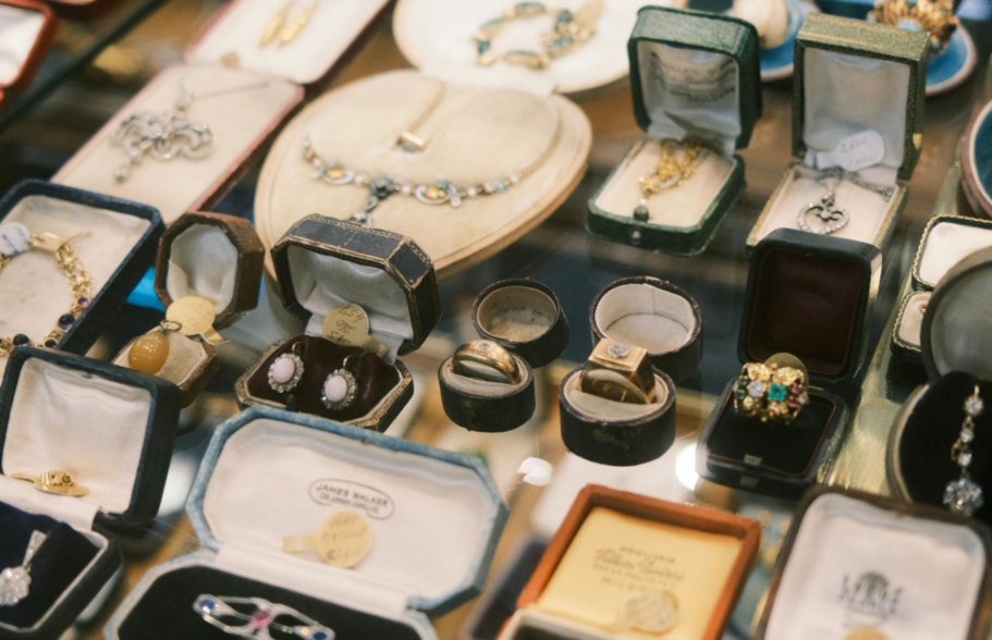 Goldringe, Halsketten, Armbänder und Silberschmuck für Ankauf an der Costa Blanca